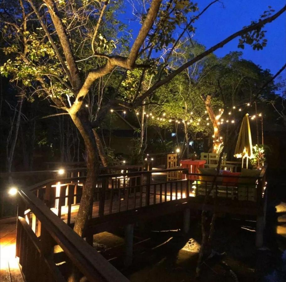 Api-api Eco Resort Pantai Kok Exterior foto